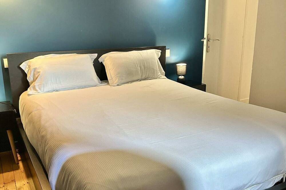 Entire apartment, 4-person air-conditioned apartment 1 bedroom + sofa bed Cliersou 103 in Châtel-Guyon, Volcans d'Auvergne Regional Nature Park