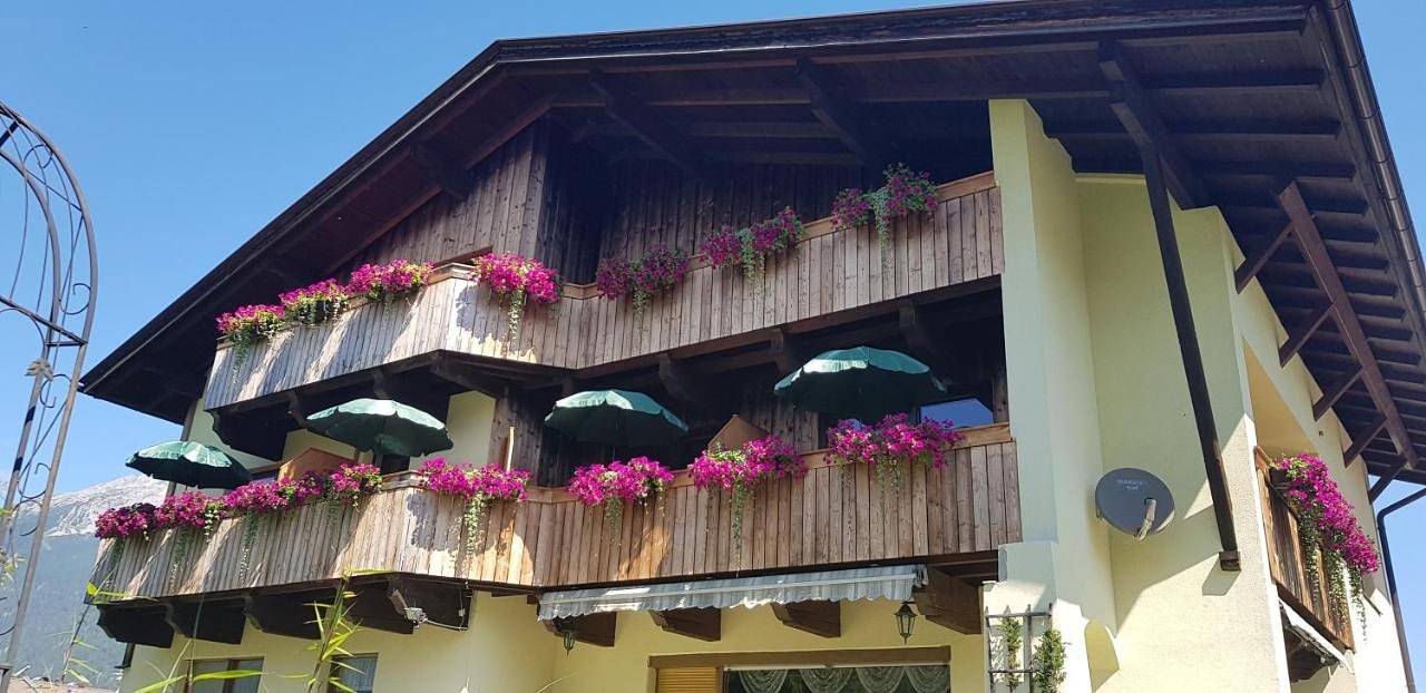 Gästehaus Schoeneweiß in Ehrwald, Alpes d'Ammergau (Autriche)