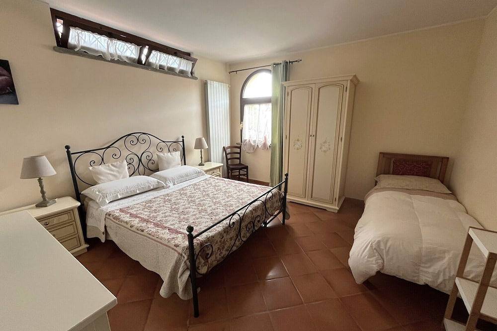 Acogedora Villa De 4 Dormitorios (3 + 1 Suite) 200 m2, Piscina Privada / 1.5 Millas A Bracciano in Manziana, Lago de Bracciano