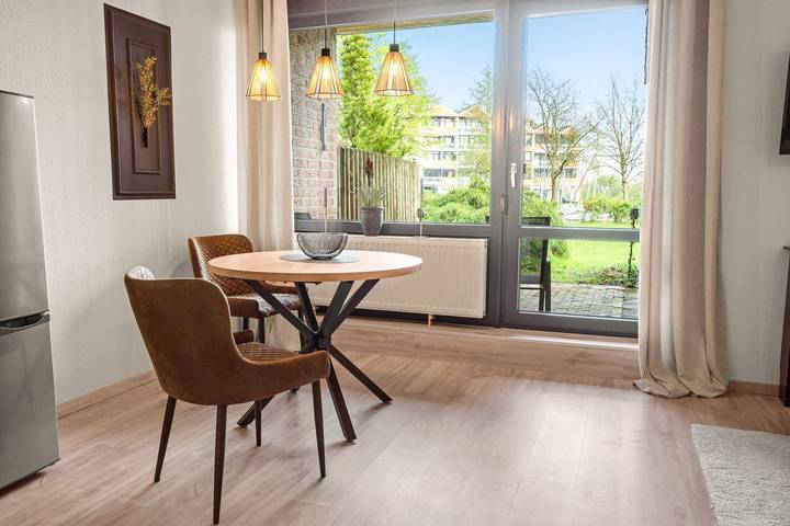 Ferienwohnung für 4 Personen, mit Terrasse und Garten sowie Seeblick in Zwischenahner Meer