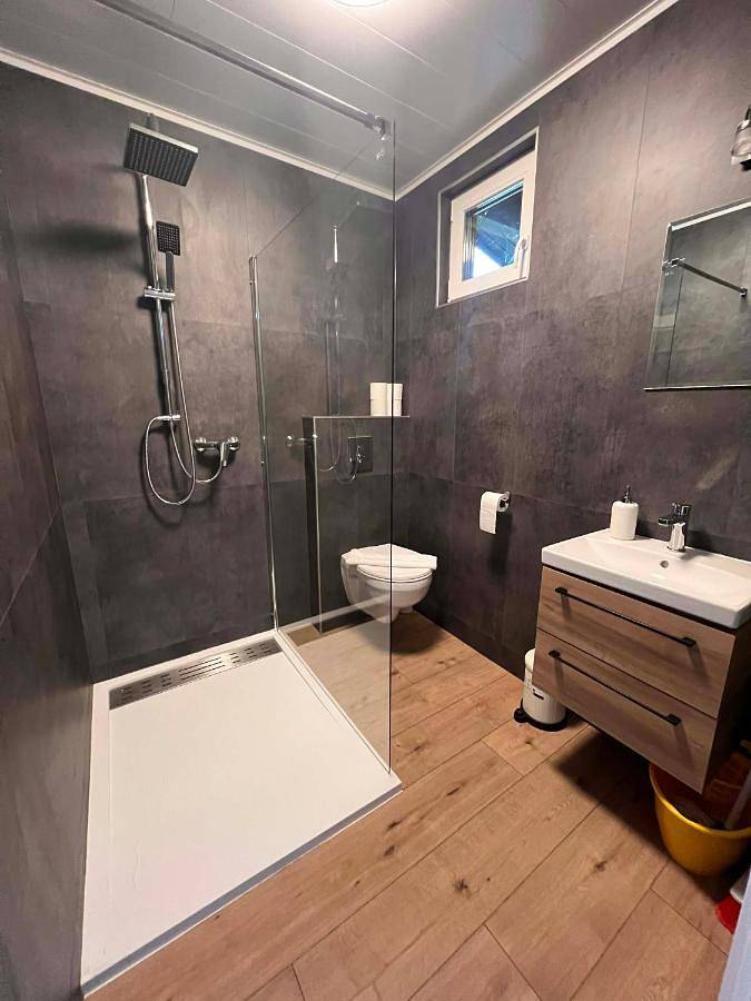 Ferienanlage für 2 Personen, mit Terrasse und Whirlpool sowie Garten und Pool am Balaton - 4