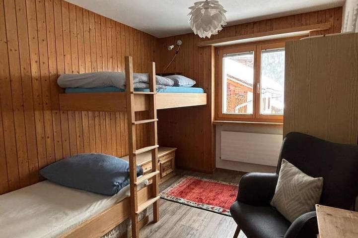 Ganze Wohnung, Tgèsa sil crest Hitz, (Rueras/Sedrun), 677.01 in Tschamut, Tujetsch