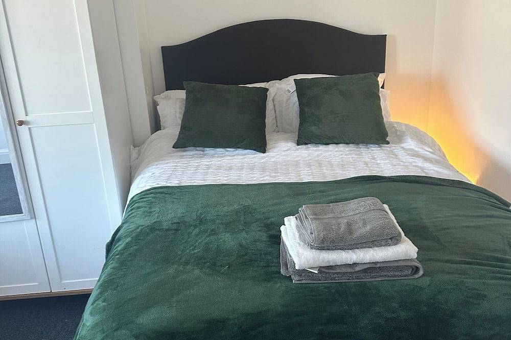 Entire apartment, Cosy & Stylish 2 Bedroom G/F flat in Prime Location in Dartford, Kent