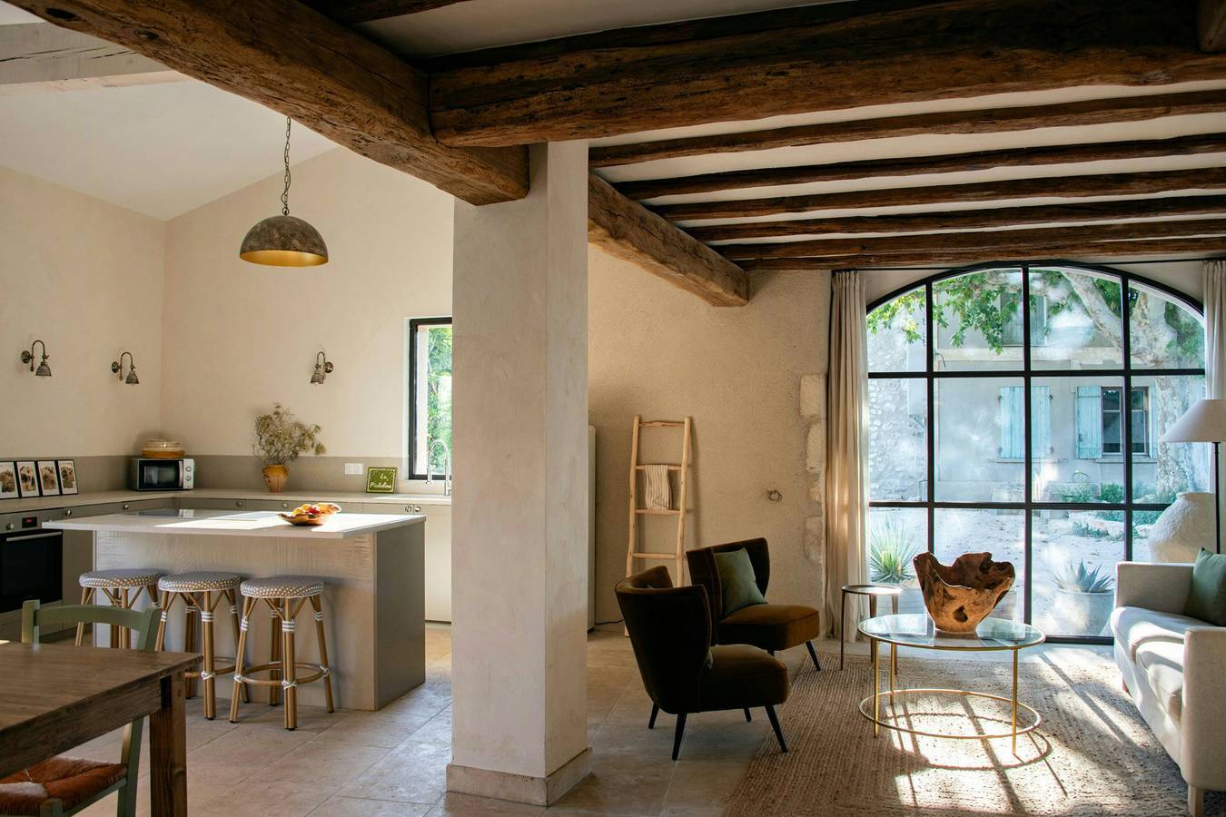 Artist's stable with garden near Alpilles in Saint-Andiol, Arles region