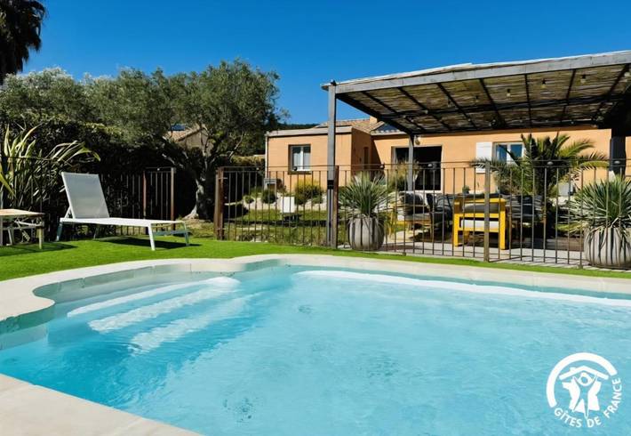Ferienhaus für 8 Personen, mit Balkon und Terrasse sowie Garten und Pool