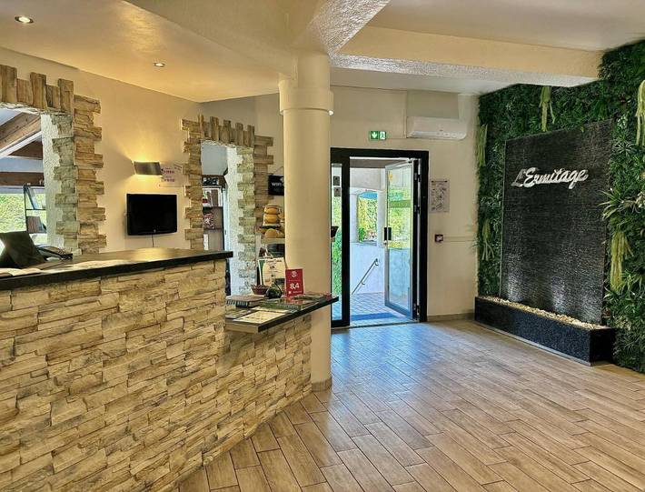 Hôtel pour 2 personnes, avec piscine et jardin ainsi que jacuzzi et sauna à Les Salles-sur-Verdon - 2