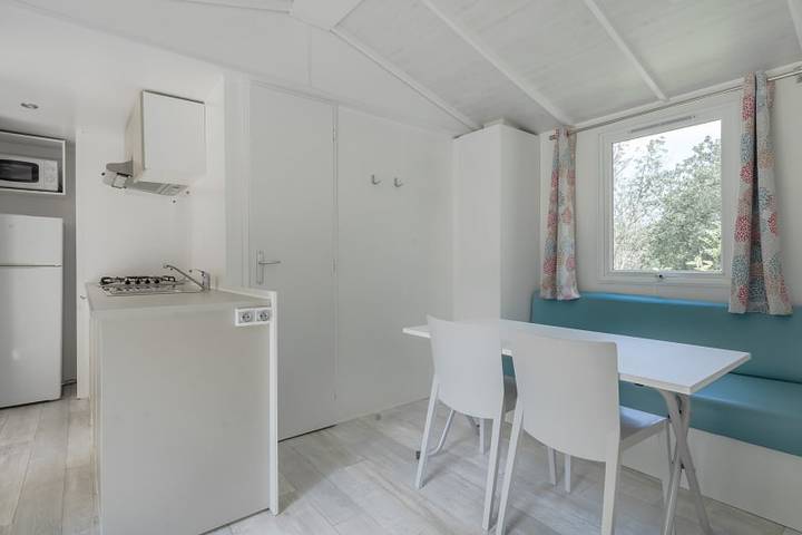 Caravane pour 4 personnes, avec sauna ainsi que jardin et terrasse à Nant - 2