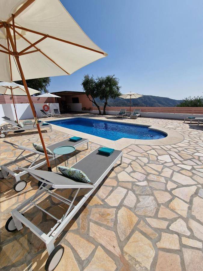 Chambre d’hôte pour 2 personnes, avec piscine ainsi que vue et jardin à Arenas