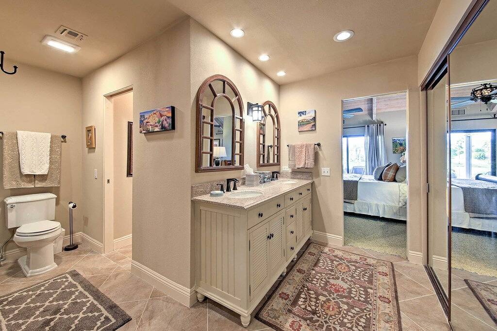 Ganze Wohnung, Geräumige Rancho Mirage Condo w / Wasser & Mtn Ansichten! in Rancho Mirage, Coachella Valley