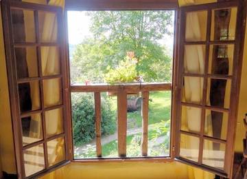 Chambre d’hôte pour 3 personnes, avec jardin ainsi que terrasse et vue, animaux acceptés à Tortisambert