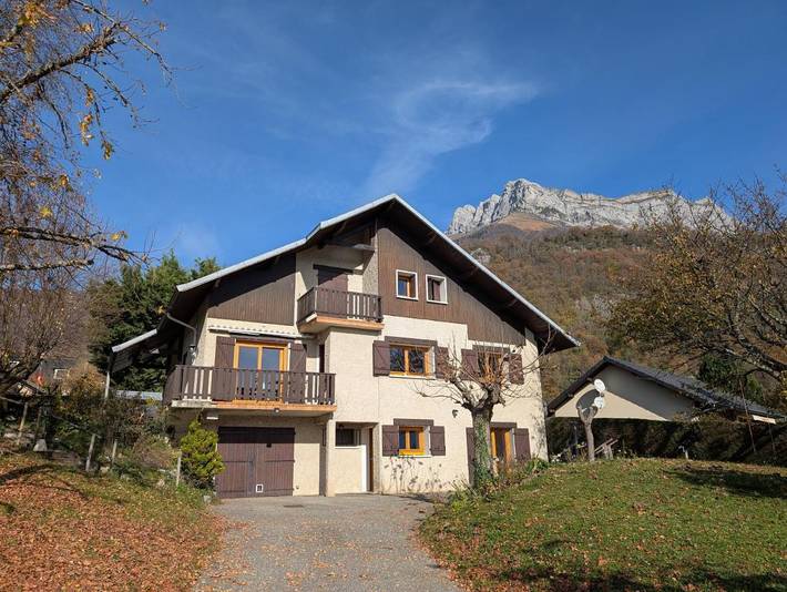 Chambre d’hôte pour 4 personnes, avec Terrasse ainsi que Jardin et Vue dans Randens