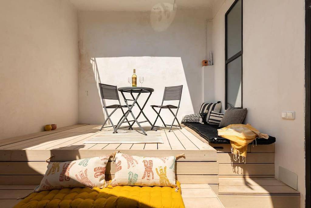 Apartamento entero, Cozy loft patio+pool +wifi in Valencia City Centre, Valencia