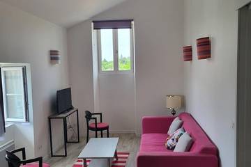 Gîte pour 2 personnes, avec jardin, animaux acceptés à Grignan