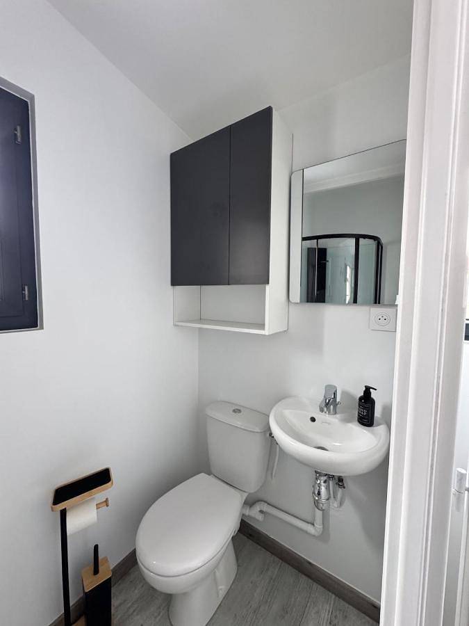 Gîte pour 2 personnes, avec Terrasse ainsi que Jardin et Piscine à Crêches-sur-Saône - 3