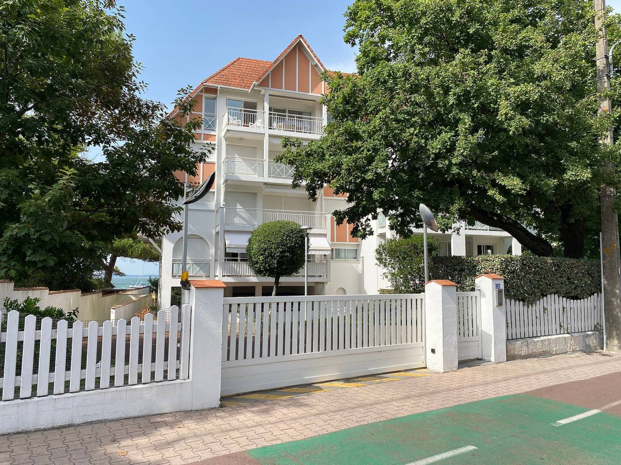 Appartement entier, Appartement T2 en Front de Mer à Arcachon, Accès Direct Plage, Parking, Animaux Admis in Arcachon, Région d'Arcachon