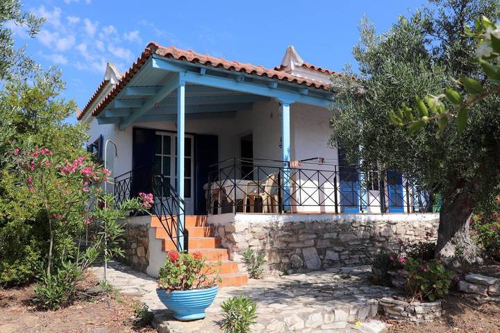 Ferienhaus für 5 Personen, mit Terrasse und Garten in Περούλια