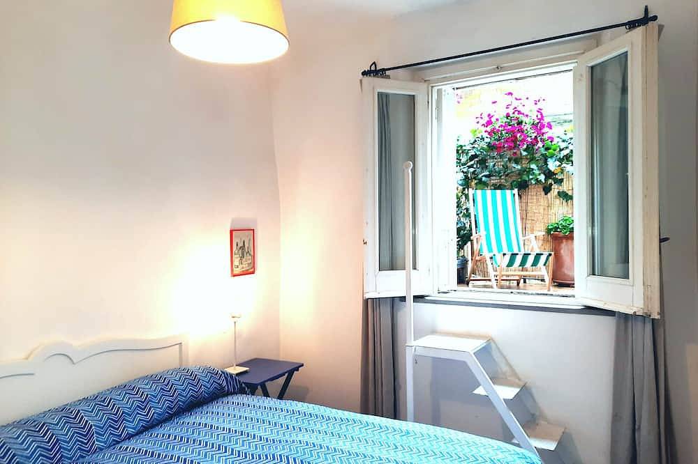 Geheel appartement, Near the sea and towns of art  apart. with terrace in lovely hilltop village in Magliano in Toscana, Provincie Grosseto