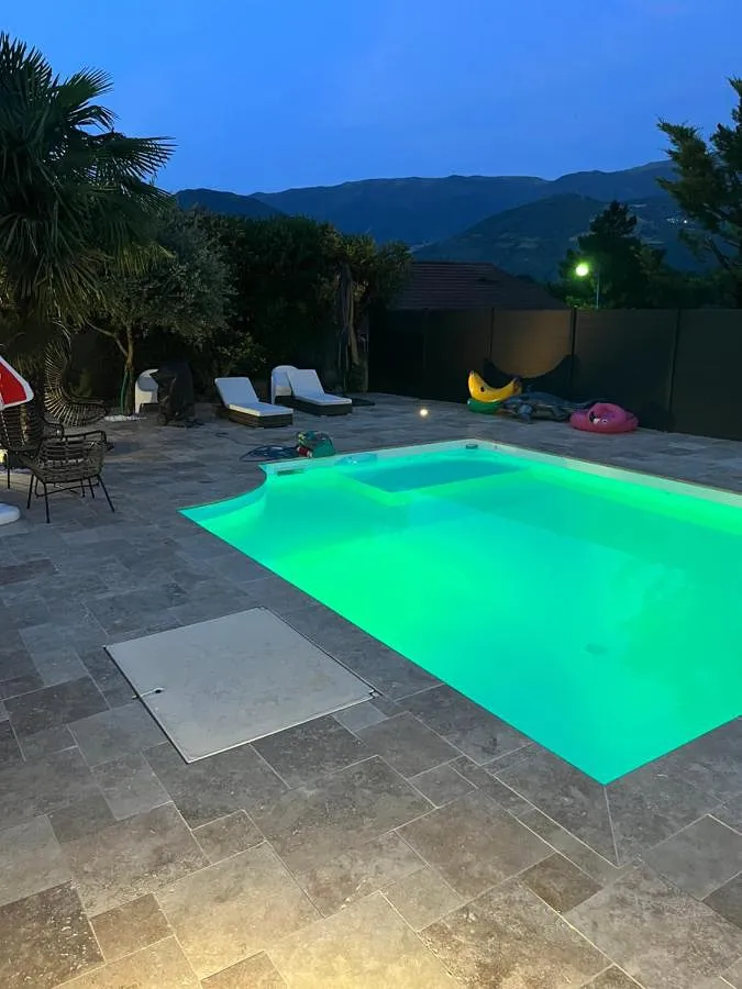 Apartamento de vacaciones para 4 personas, con vistas además de jardín y piscina - 1