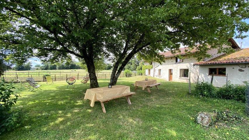 Location de vacances pour 14 personnes, avec jardin, animaux acceptés dans Javerdat - 2