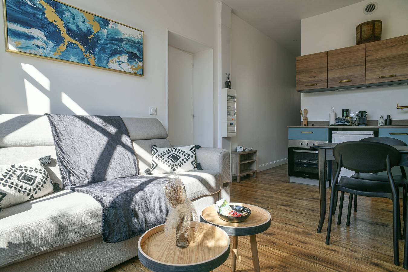 Entire apartment, Gîte Les Tilleuls with Garden and Private Jacuzzi in Le Pin (Isère), Lake Paladru