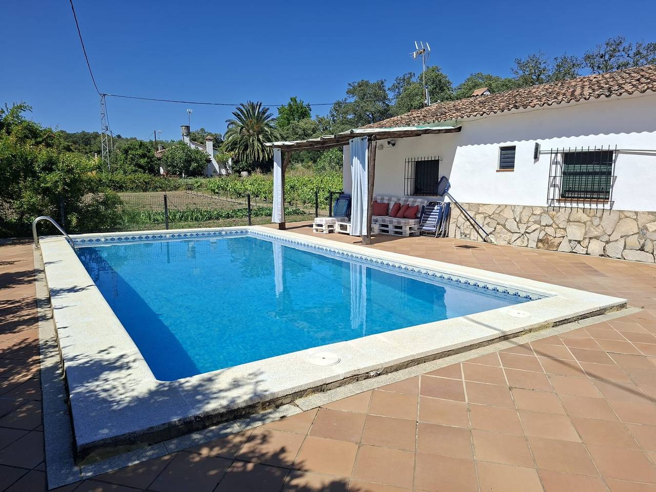Casa de vacaciones 'Huerta del Sol' con piscina privada, balcón y aire acondicionado in Aracena, Sierra de Aracena y Picos de Aroche
