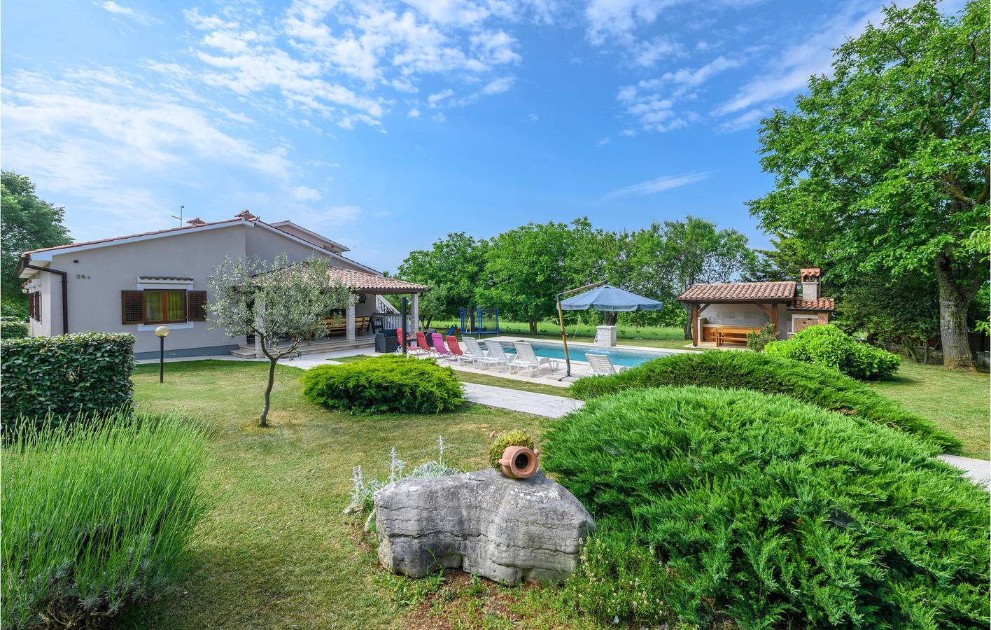 Gemütliche 1-Zimmer-Wohnung mit Terrasse, WLAN und Parkplatz – 300 m zu Restaurants in Barban, Südküste Istrien