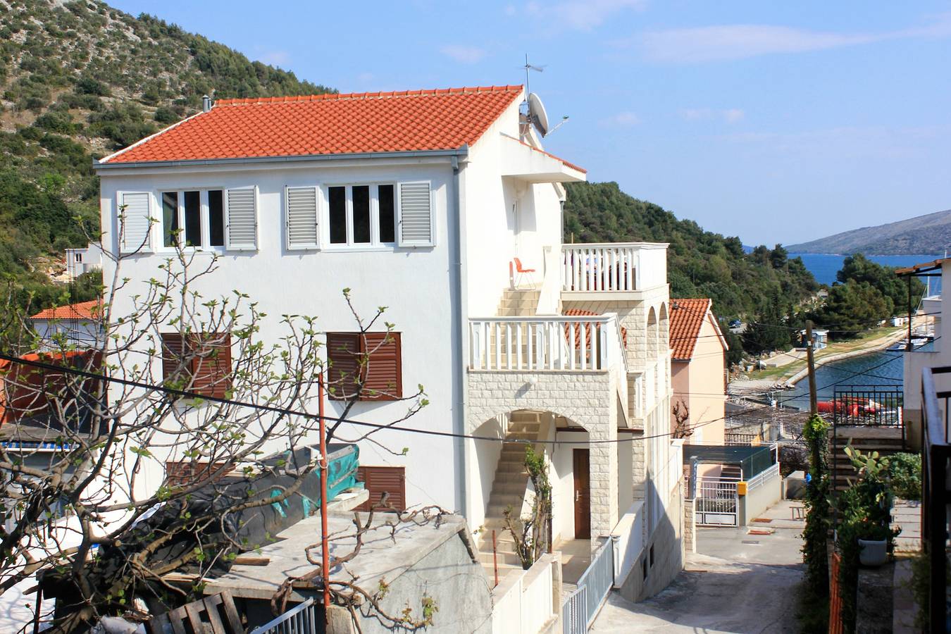 Ganze Wohnung, 1-Zimmer-Ferienwohnung mit Terrasse und Meerblick Marina, Trogir A-10003-d in Marina, Split-Dalmatien