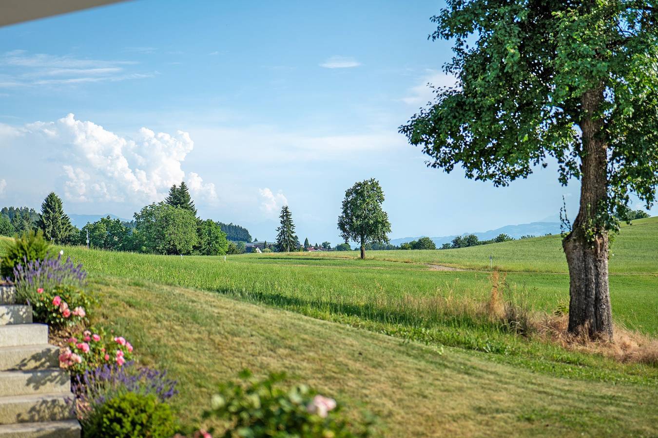 Apartamento entero, Apartamento 'Landschaftstraum Am Bodensee' con vistas a la montaña, terraza privada y Wi-Fi in Lindau, Suabia (Baviera)
