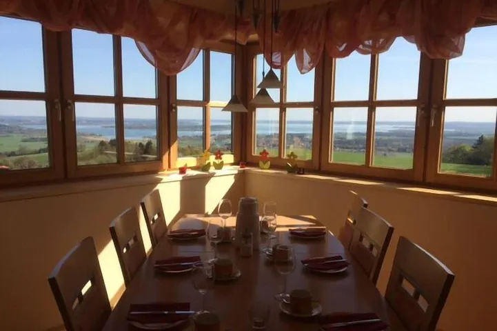 Großes Ferienhaus am Berg mit Blick auf den Chiemsee in Bernau am Chiemsee, Chiemsee
