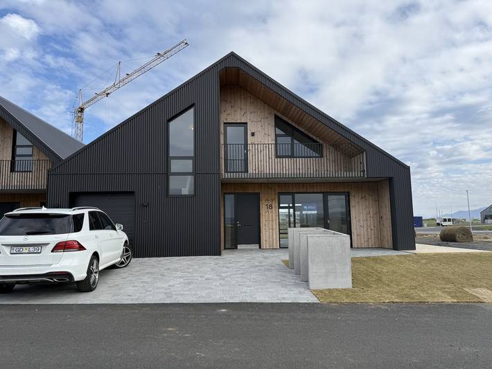 Holiday home for 8 people, with Balcony/Terrace and Garden in Iceland