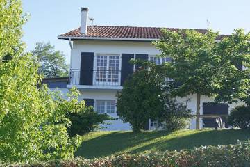Gîte pour 4 personnes, avec jardin et terrasse à Villefranque