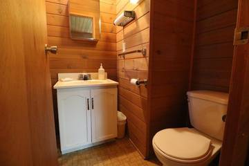 Chalet for 8 Guests in Ontario, Canada, Picture 1