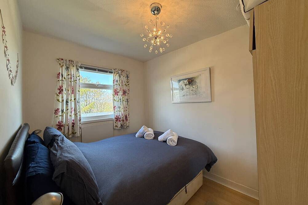 2 Bedroom Chalet with Allocated Parking in Dartmouth, Devon