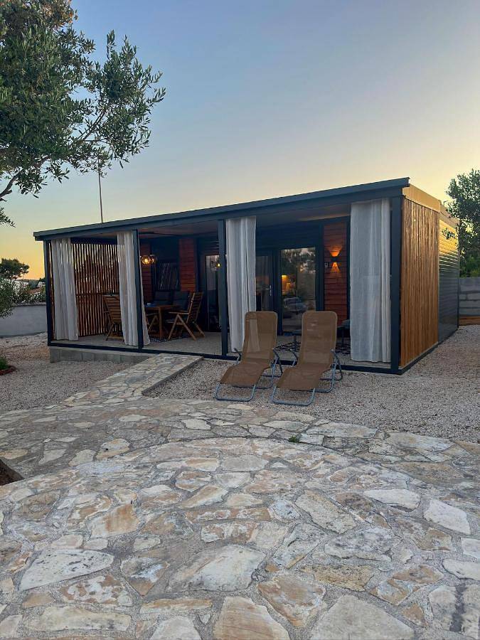 Camping pour 5 personnes, avec piscine et terrasse à Pirovac - 2