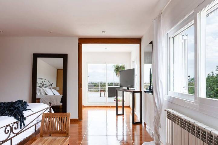 Villa Mara - Private villa with pool, free fast Wifi & Alarm. Views to Playa den bossa beach. in Sant Jordi de ses Salines, Sant Josep de sa Talaia