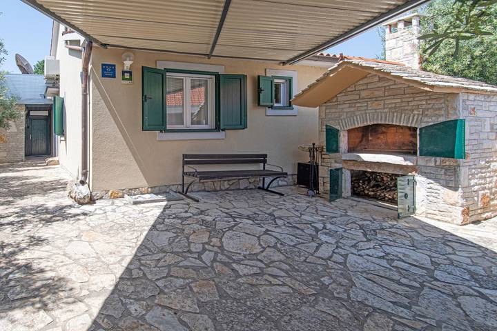 Location de vacances pour 7 personnes, avec jardin ainsi que piscine et sauna à Peroj - 2