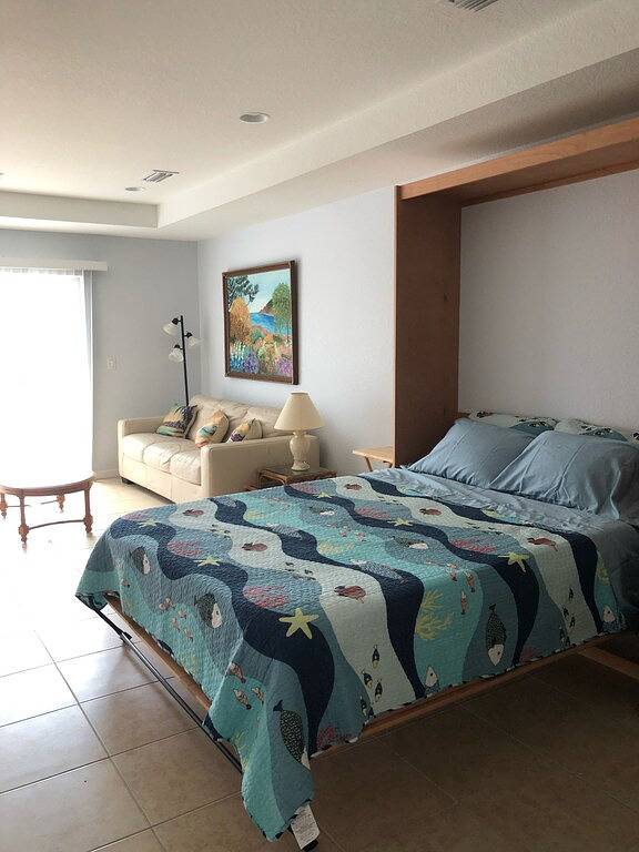 Ganze Wohnung, Bright & New Condo Schritte vom Strand und der Bucht entfernt in Englewood Beach, Manasota Key