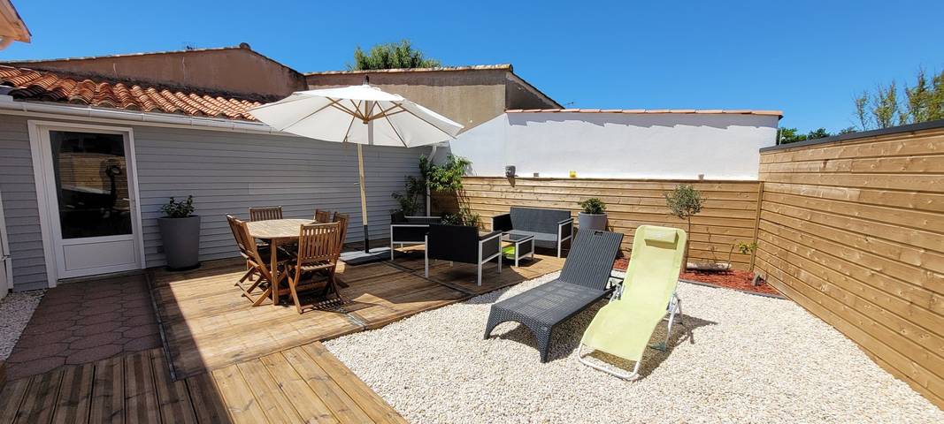 Gîte pour 6 personnes, avec terrasse et jardin