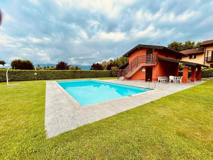 Ferienwohnung für 3 Personen, mit Pool und Seeblick