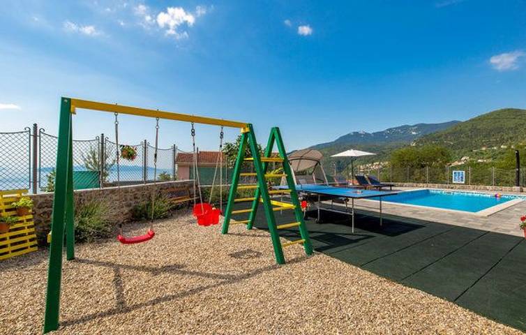 Villa für 11 Personen, mit Garten und Whirlpool sowie Terrasse in Grad Opatija