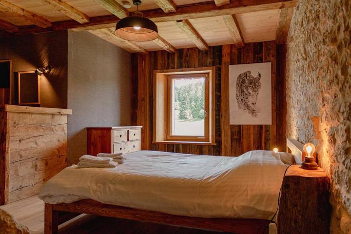 Location de vacances pour 7 personnes, avec jardin ainsi que sauna et vue à Rochejean - 3