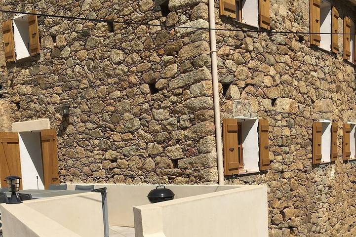 Location de vacances pour 6 personnes, avec jardin et terrasse, animaux acceptés à Feliceto