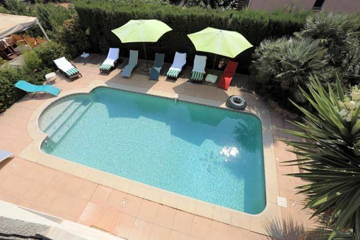 Location de vacances pour 2 personnes, avec jardin ainsi que vue et piscine, animaux acceptés à Le Pradet - 3