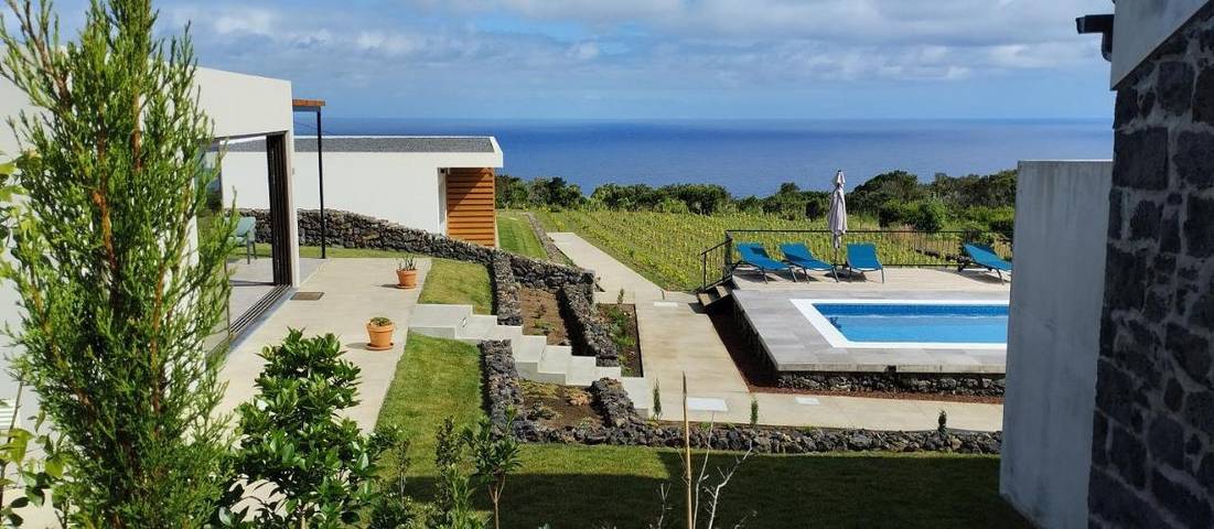 Station pour 3 personnes, avec vue ainsi que piscine et jardin dans Capelo - 4