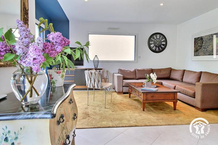 Gîte pour 6 personnes, avec terrasse et jardin dans Theix-Noyalo - 4