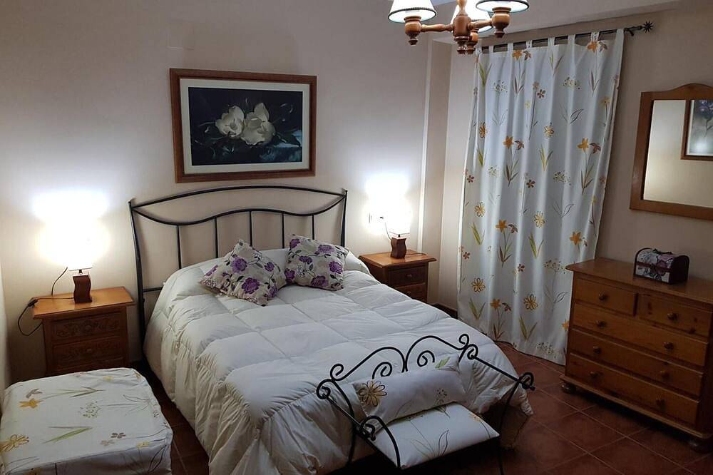 Country House 'Casa Ignacio' with Mountain View, Wi-Fi and Air Conditioning in Arriate, Málaga Province