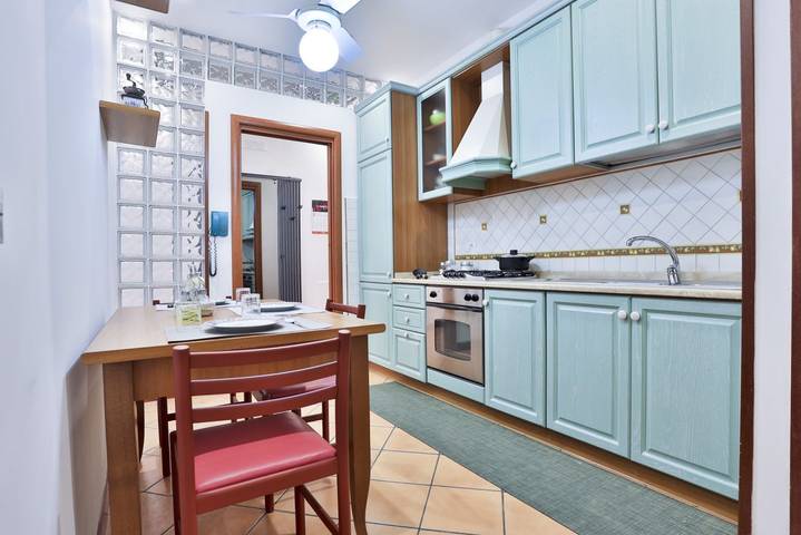 Appartamento intero, GuestHost - Chiaia Sea View Gem in Napoli, Napoli e dintorni
