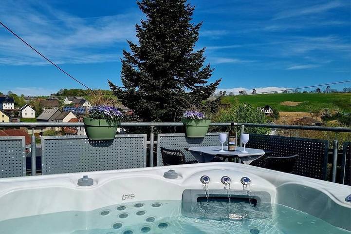 Ferienhaus für 2 Personen, mit Whirlpool und Balkon sowie Sauna und Garten - 1