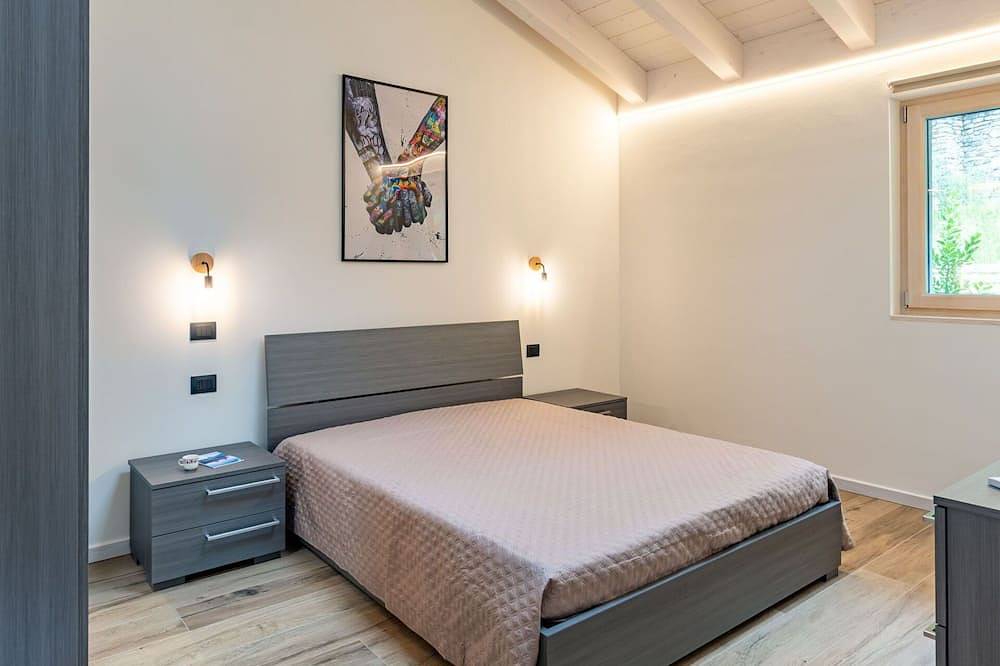Ganze Wohnung, Herrliche Wohnung für 8 Gäste mit  W-Lan, Tv und Innenhof in Verceia, Comer See