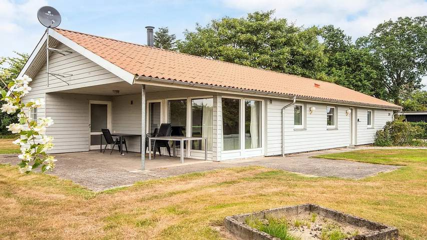 Ferieudlejning for 9 personer, med sauna og jacuzzi samt have, husdyr tilladt i Rude Strand